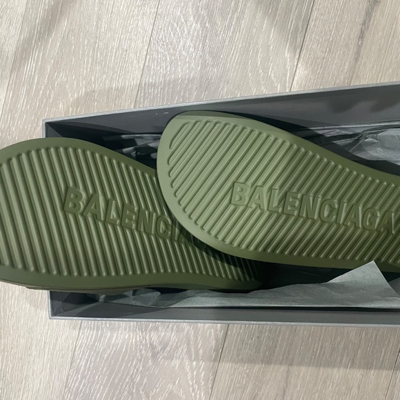 Mens Pool Slides